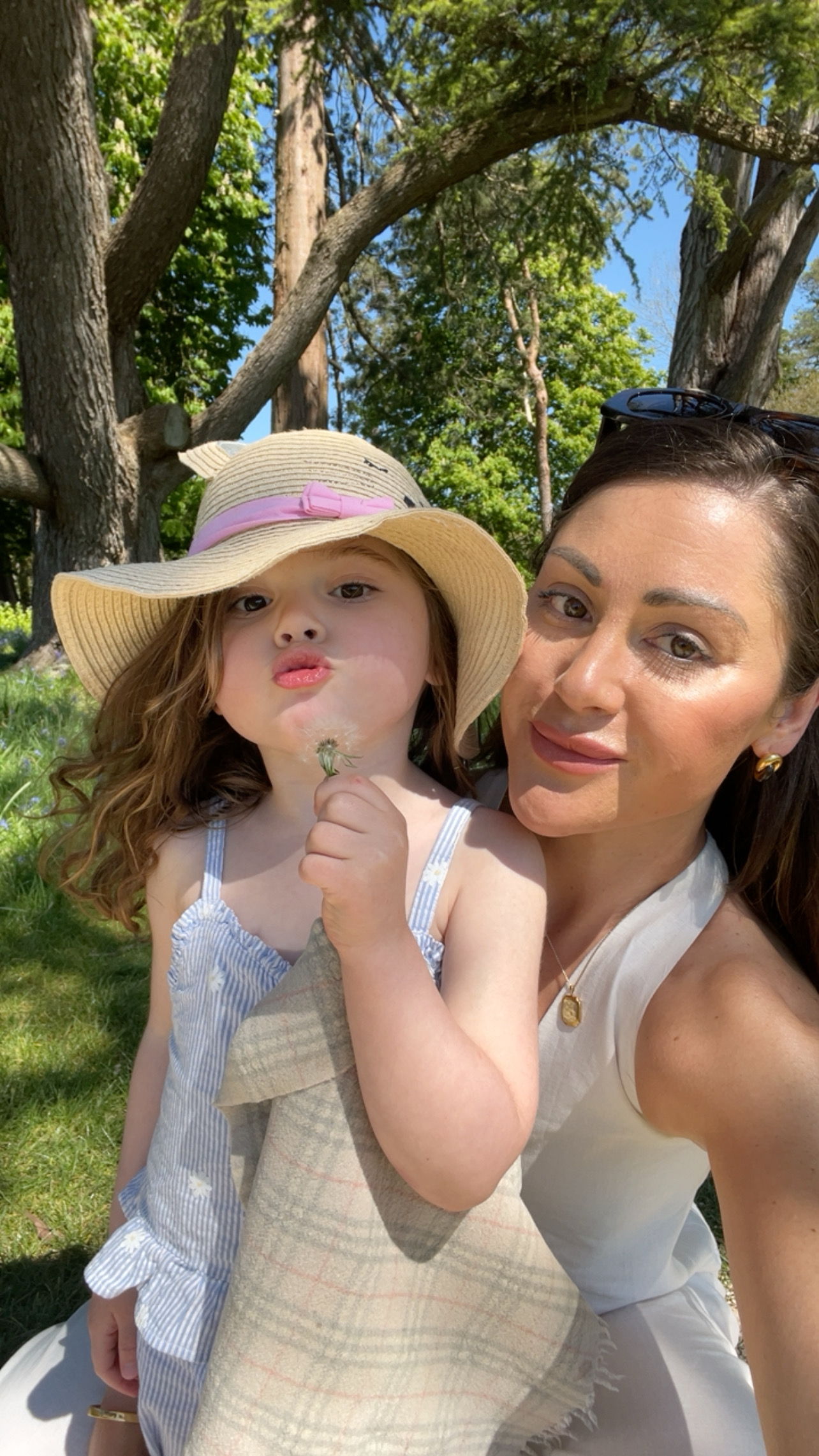 Amy Elizabeth Prior and daughter